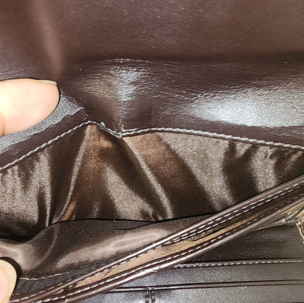 Women's Wallet - Picture 6 of 8